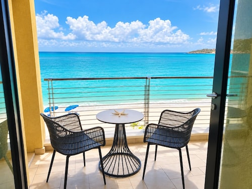 Luxury Beachfront 2 Bedroom Condo In The Heart Of Philipsburg/Great Bay
