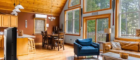 Smart-tv, een open haard, Netflix en Hulu