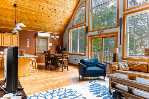 Lakefront house on Sebec Lake, ME. Fast WiFi, chef!
