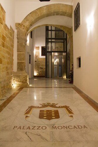 Moncada Houses at Quattro Canti