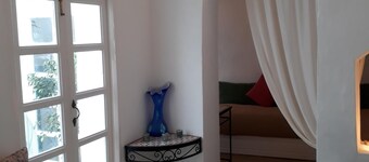 Sunny Medina House-Covered Chill Patio-2-4 Persons