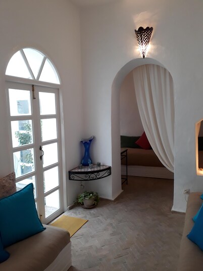 Sunny Medina House-Covered Chill Patio-2-4 Persons