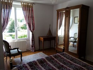 2 dormitorios, tabla de planchar con plancha, cuna de viaje y wifi