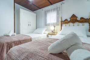 5 bedrooms, iron/ironing board, free WiFi, bed sheets