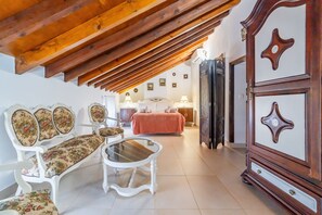 5 bedrooms, iron/ironing board, free WiFi, bed sheets