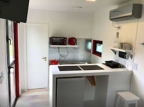 Traditional Double Room, 1 Double Bed, Non Smoking, Private Bathroom | Private kitchen | Stovetop, electric kettle, cookware/dishes/utensils - Ecocubo (San Martín de los Andes)