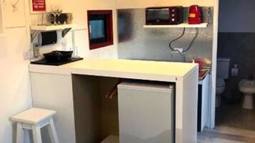 Kamar Double Tradisional, 1 Tempat Tidur Double, Bebas Asap Rokok, kamar mandi pribadi | Bantalan ekstra lembut, minibar, meja kerja, dan tirai kedap cahaya