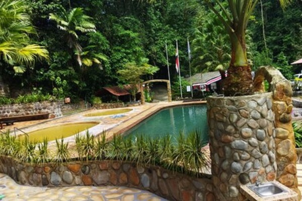 5 outdoor pools, pool loungers