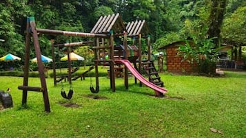 室外兒童遊樂區