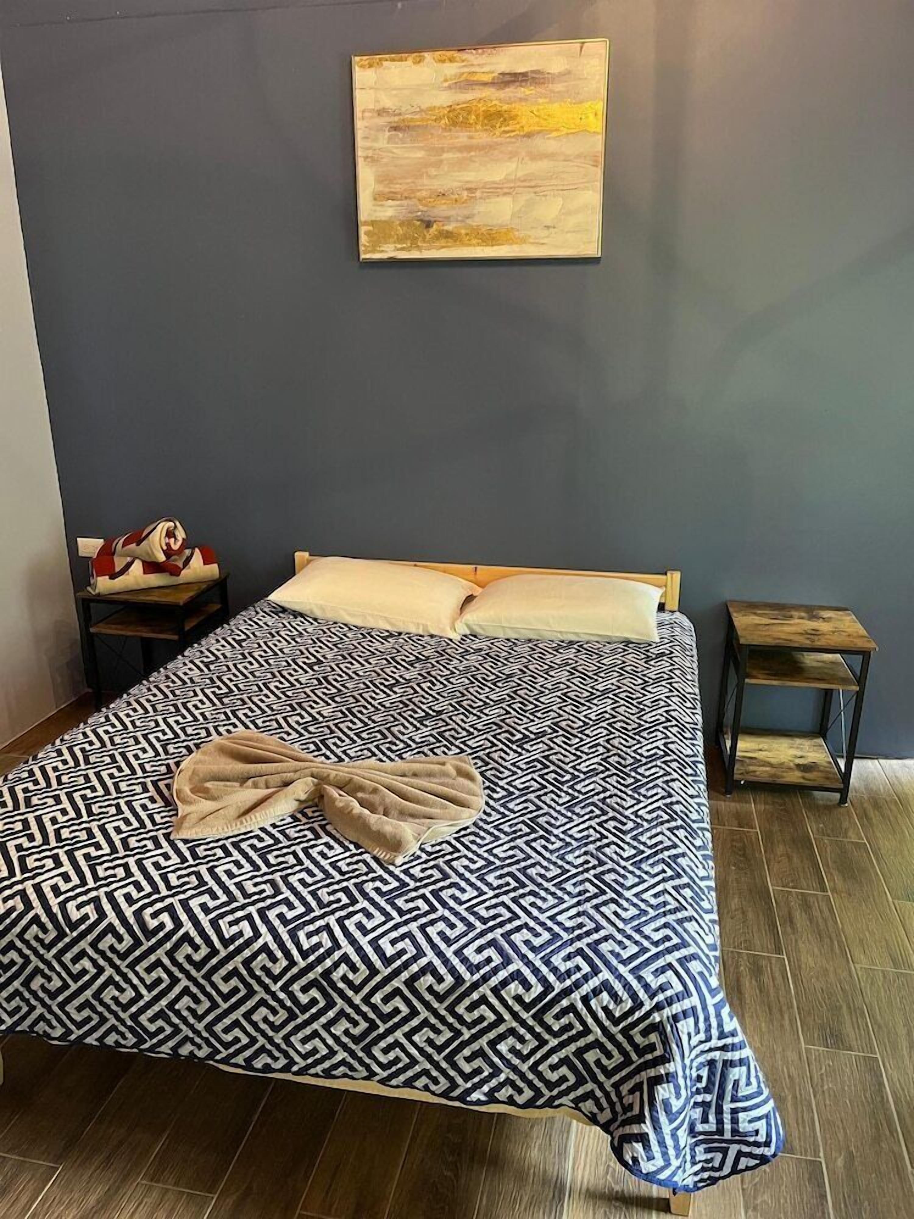 Hypo-allergenic bedding, free WiFi, bed sheets