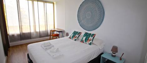 2 slaapkamers, een strijkplank/strijkijzer, gratis wifi, beddengoed