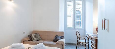 3 bedrooms, desk, iron/ironing board, WiFi