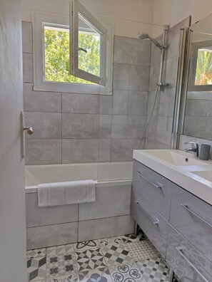 Badewanne, Haartrockner