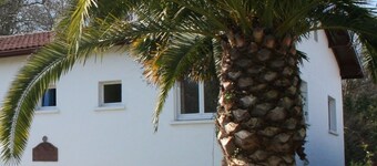 Pleasant house of 115 m2 on 2 levels, with an enclosed garden