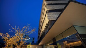A modern building with a glass facade and a unique architectural design. - Tokyu Stay Kyoto Sakaiza Shijo-Kawaramachi (Kyoto)