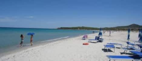 Una spiaggia nelle vicinanze