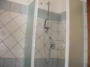 Douche, sèche-cheveux
