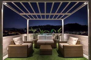 Property grounds - La Quinta Hills | Townhouse Rooftop Jacuzzi Community Pool (Benahavís)