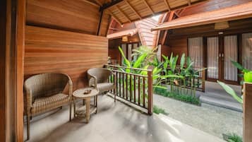 Classic Bungalow, 1 Bedroom, Smoking, Garden View | Pemandangan taman
