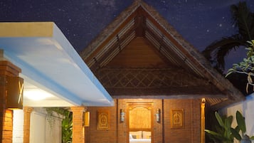 Villa, 1 habitación | Minibar, caja de seguridad en la habitación, escritorio y cunas