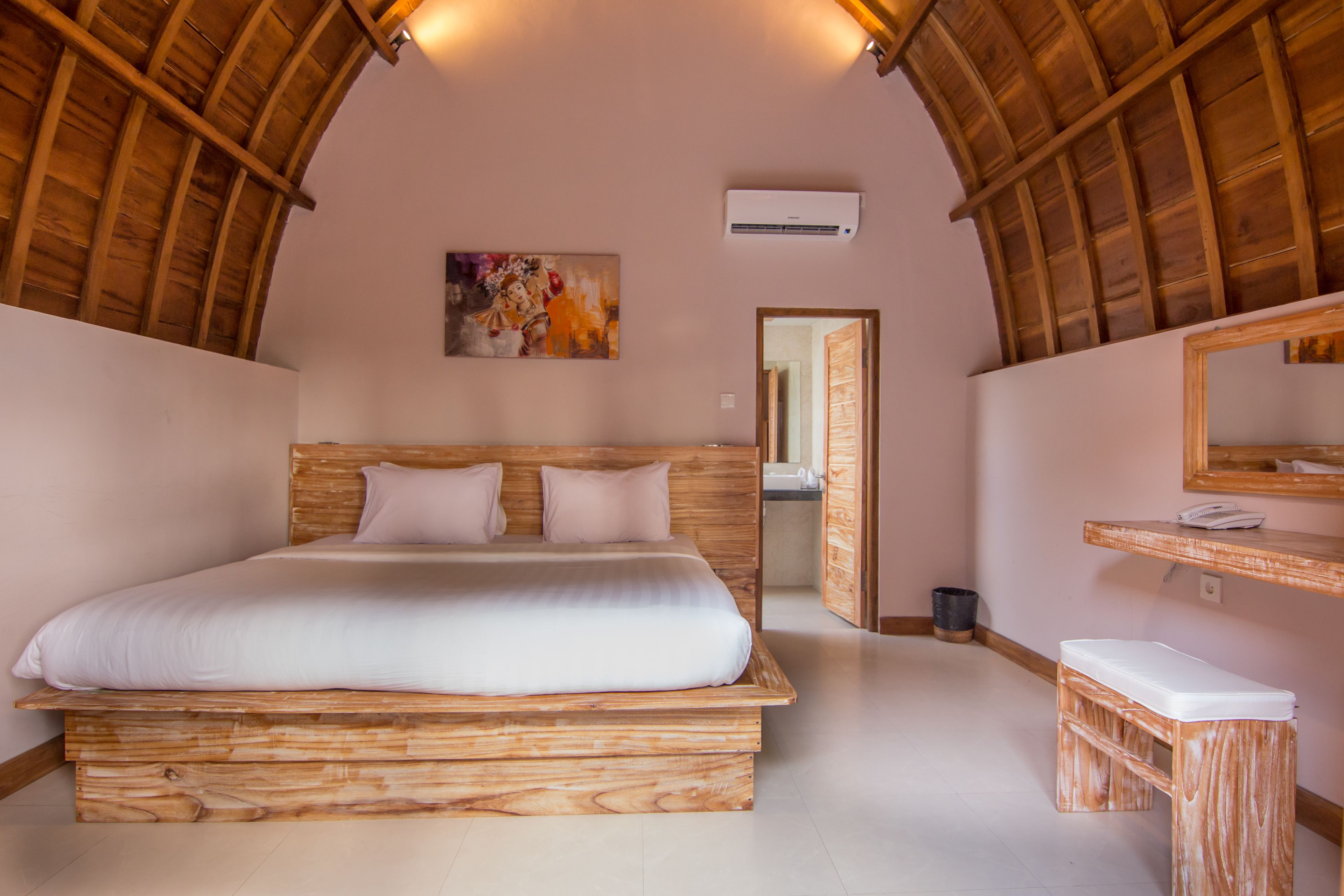 Classic Bungalow, 1 Bedroom, Smoking, Garden View | Minibar, in-room safe, desk, cribs/infant beds