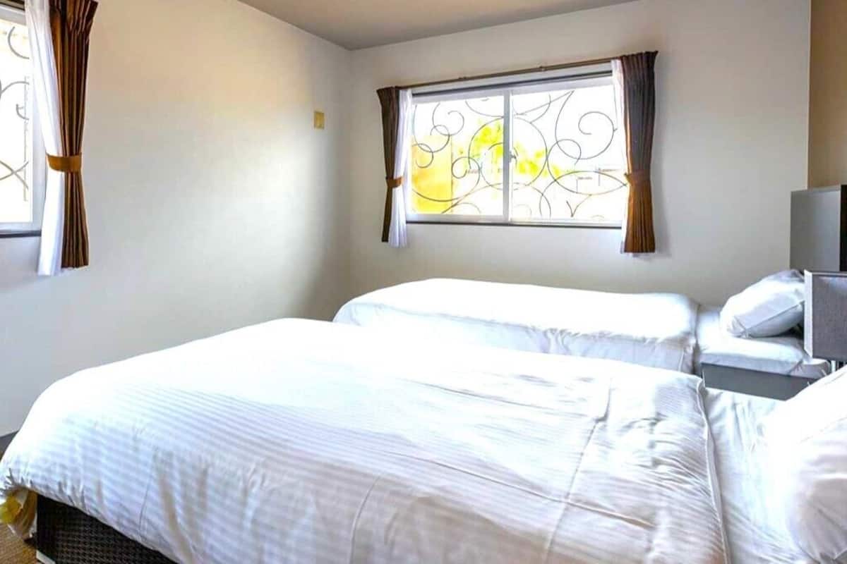 1 bedroom, desk, free WiFi, bed sheets