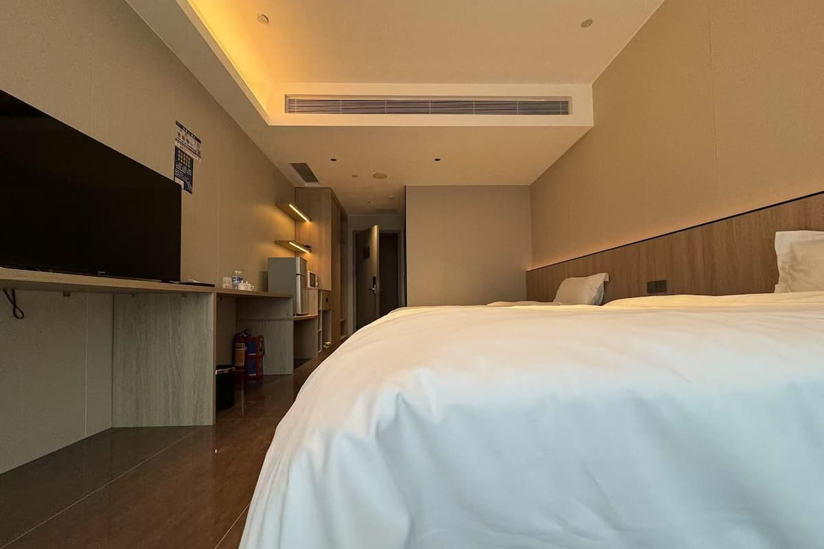 Superior Twin Room | Desk, blackout drapes, soundproofing, free WiFi