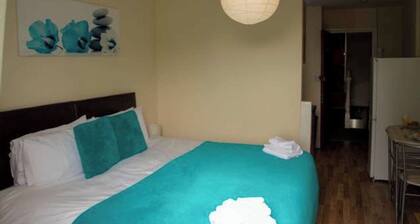 Nice and lovely apartment located not far from Hemel Hempstead station and food.