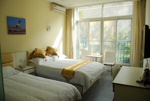 Kamar Double atau Twin Keluarga, 2 Tempat Tidur Twin, akses difabel, Boleh Merokok | Seprai premium, selimut bulu angsa, dan busa memori