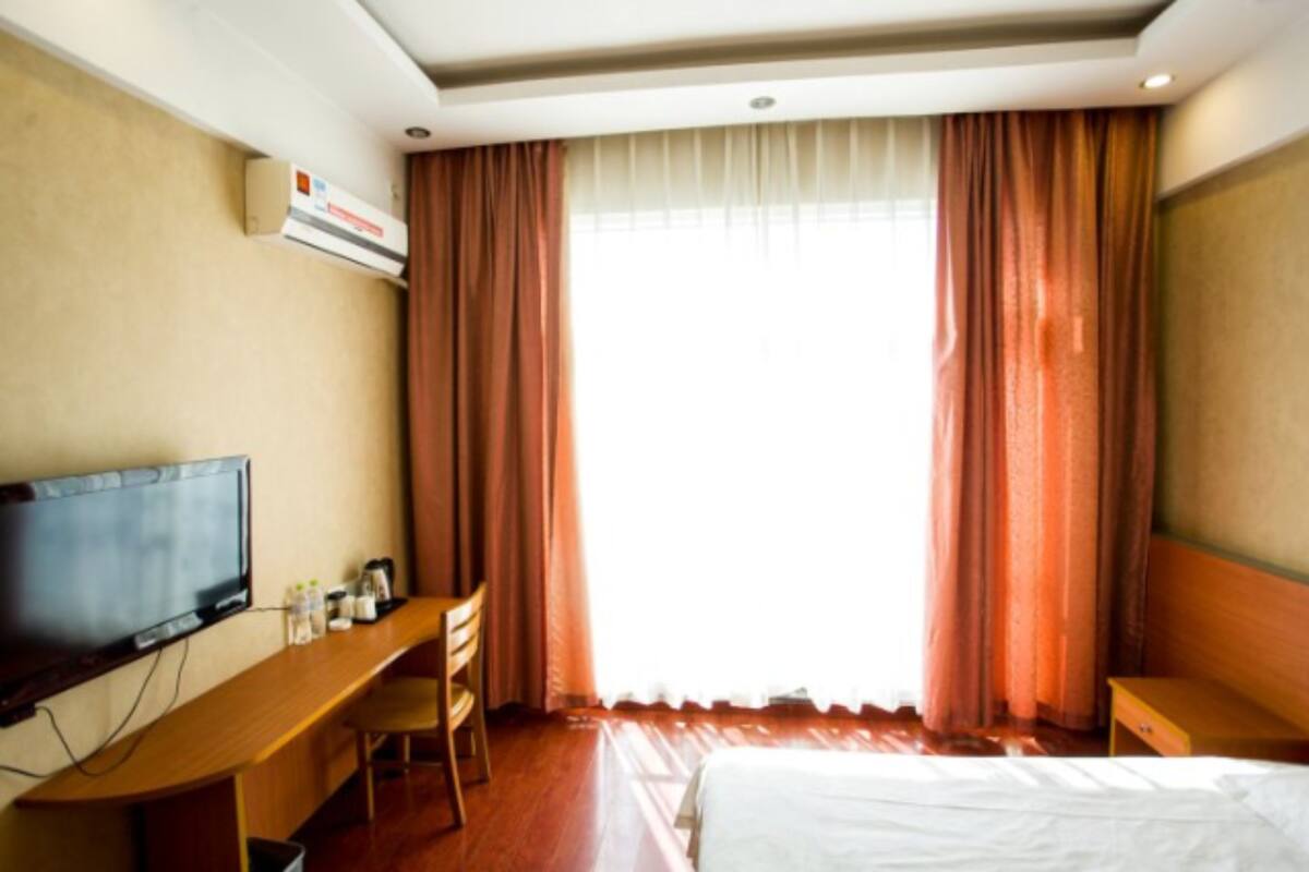 Premium bedding, down comforters, memory foam beds, desk