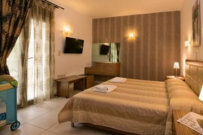 5 bedrooms, in-room safe, iron/ironing board, travel cot