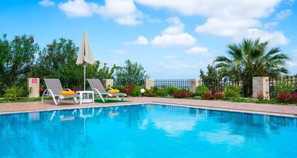 Familienfreundliche Villa,Pool,Kinderspielplatz, BBQ, Garten,5km zum Strand