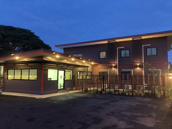 Front of property – evening/night - Thyme Xeriscape Hostel (Kanchanaburi)
