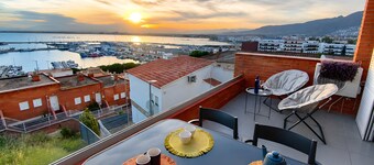 Golden Sunset Views | Terraza panorámica sobre la bahía de Roses | 7 huéspedes