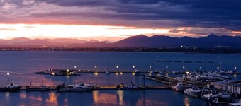 Duplex "Golden Sunset Views" en Roses. Playa a 300m. Terraza panorámica