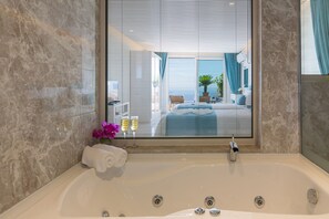 4 Schlafzimmer, Zimmersafe, Bügeleisen/Bügelbrett, WLAN