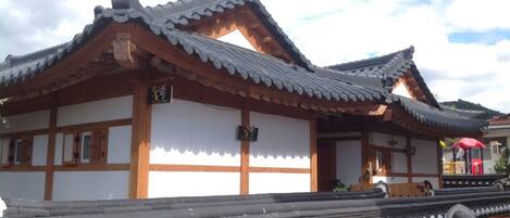 Majoituspaikan julkisivu