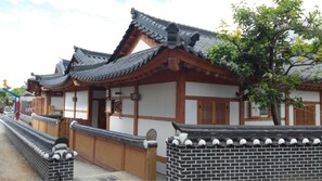 ด้านหน้าที่พัก