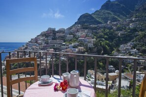 Outdoor dining - Sebastien Balcony central Positano (Positano)