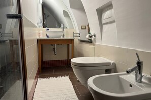 Shower, hair dryer, bidet, towels - Sebastien Balcony central Positano (Positano)