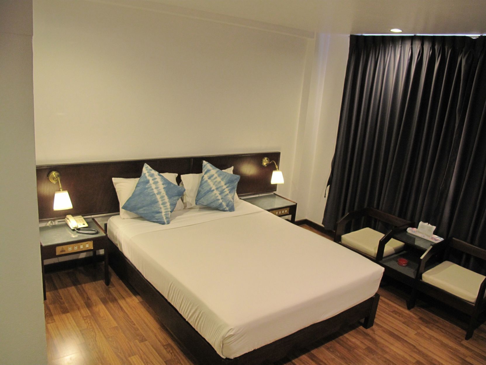 Minibar, cortinas blackout, camas extra y wifi gratis 