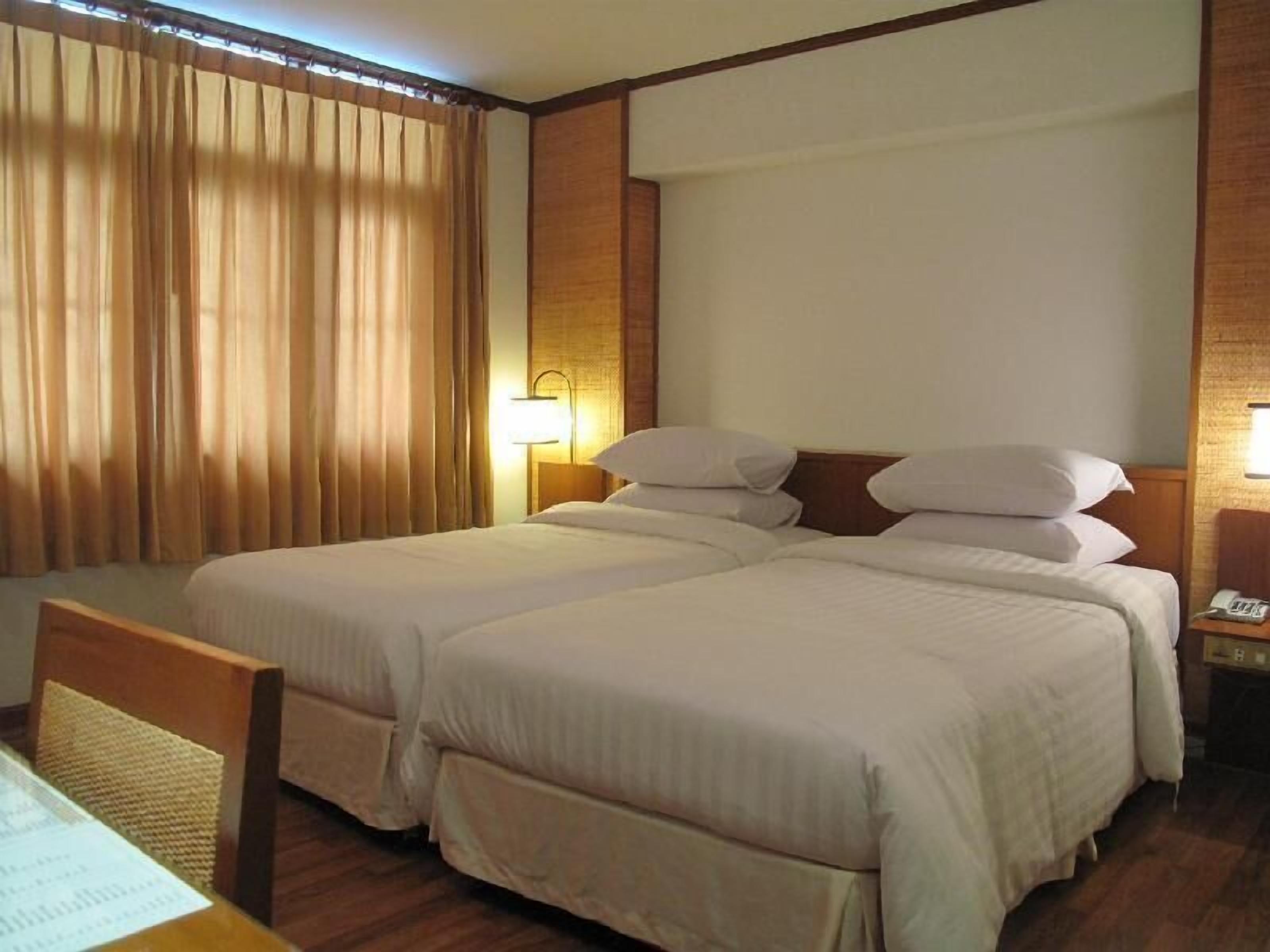 Minibar, cortinas blackout, camas extra y wifi gratis 