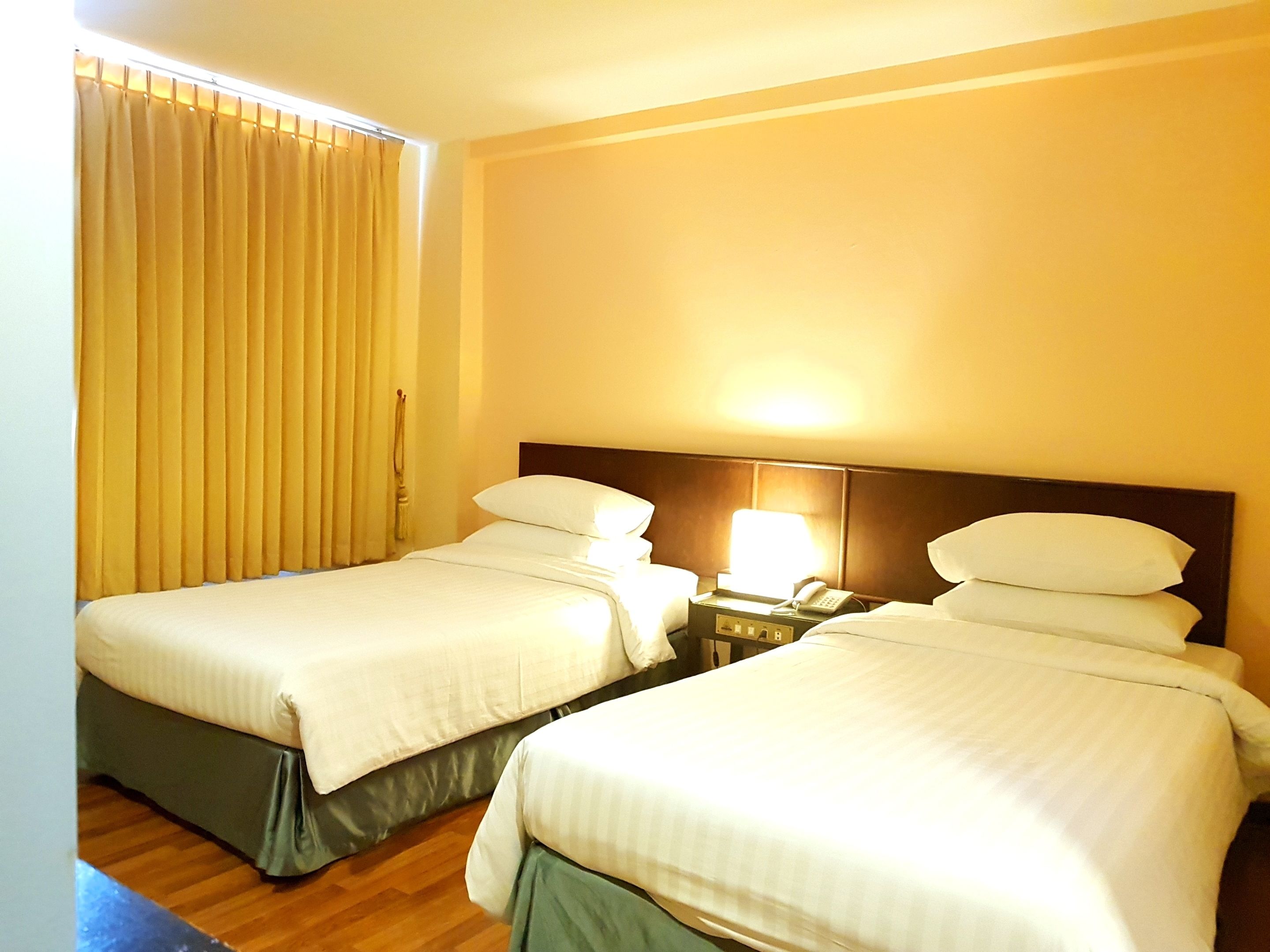 Habitación superior con 2 camas individuales | Minibar, cortinas opacas, camas supletorias y wifi gratis