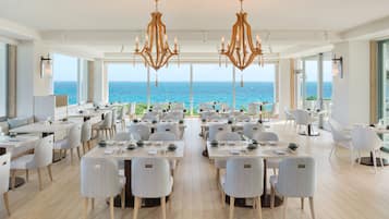 Petit déjeuner, déjeuner et dßner servis sur place, vue sur la mer