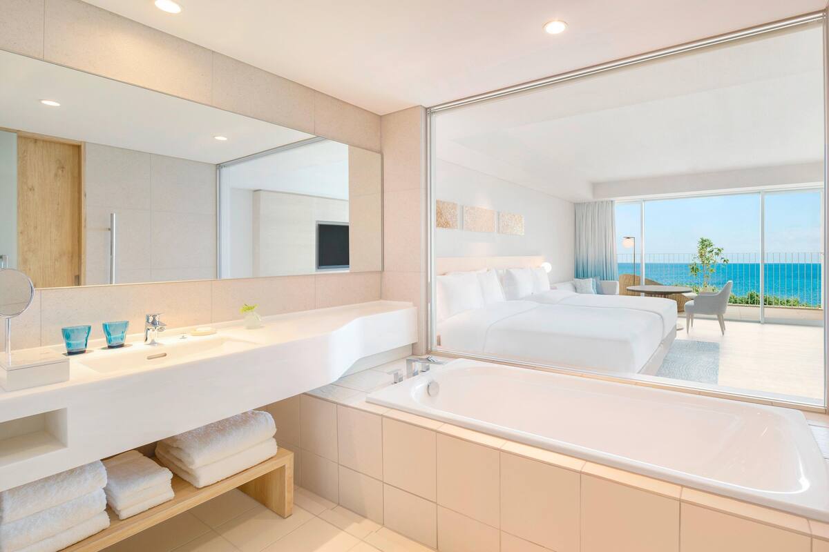 separate bathtub and shower, rainfall showerhead, free toiletries