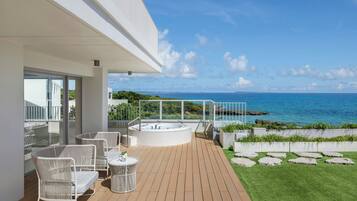 Presidential Suite, 1 King Bed, Oceanfront (Balcony) | Minibar, in-room safe, free cribs/infant beds, rollaway beds