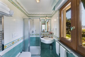 Combined shower/tub, jetted tub, hair dryer, bidet