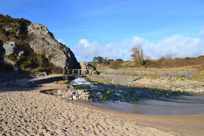 Beach towels - Coastal/ country cottage in Pembrokeshire National Park. Award winning beaches. (Pembroke, Pembrokeshire)