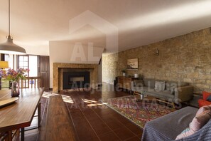 TV, fireplace - Villa Coxos by ACasaDasCasas (Ericeira)