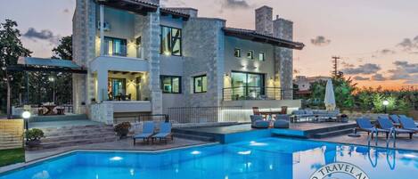 Piscine couverte, piscine extérieure